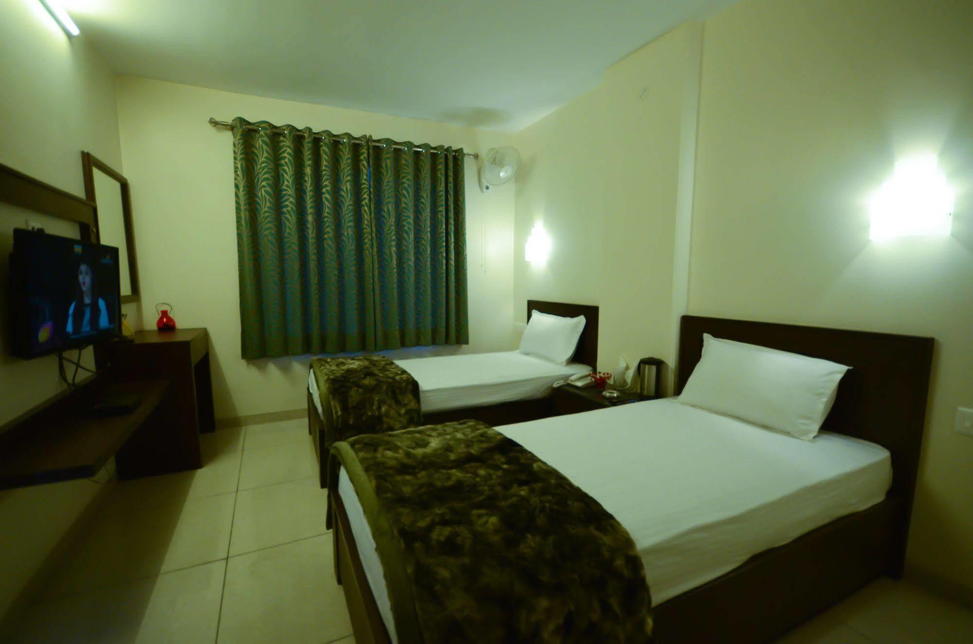 Hotel Sunday Inn Jaipur Exteriör bild