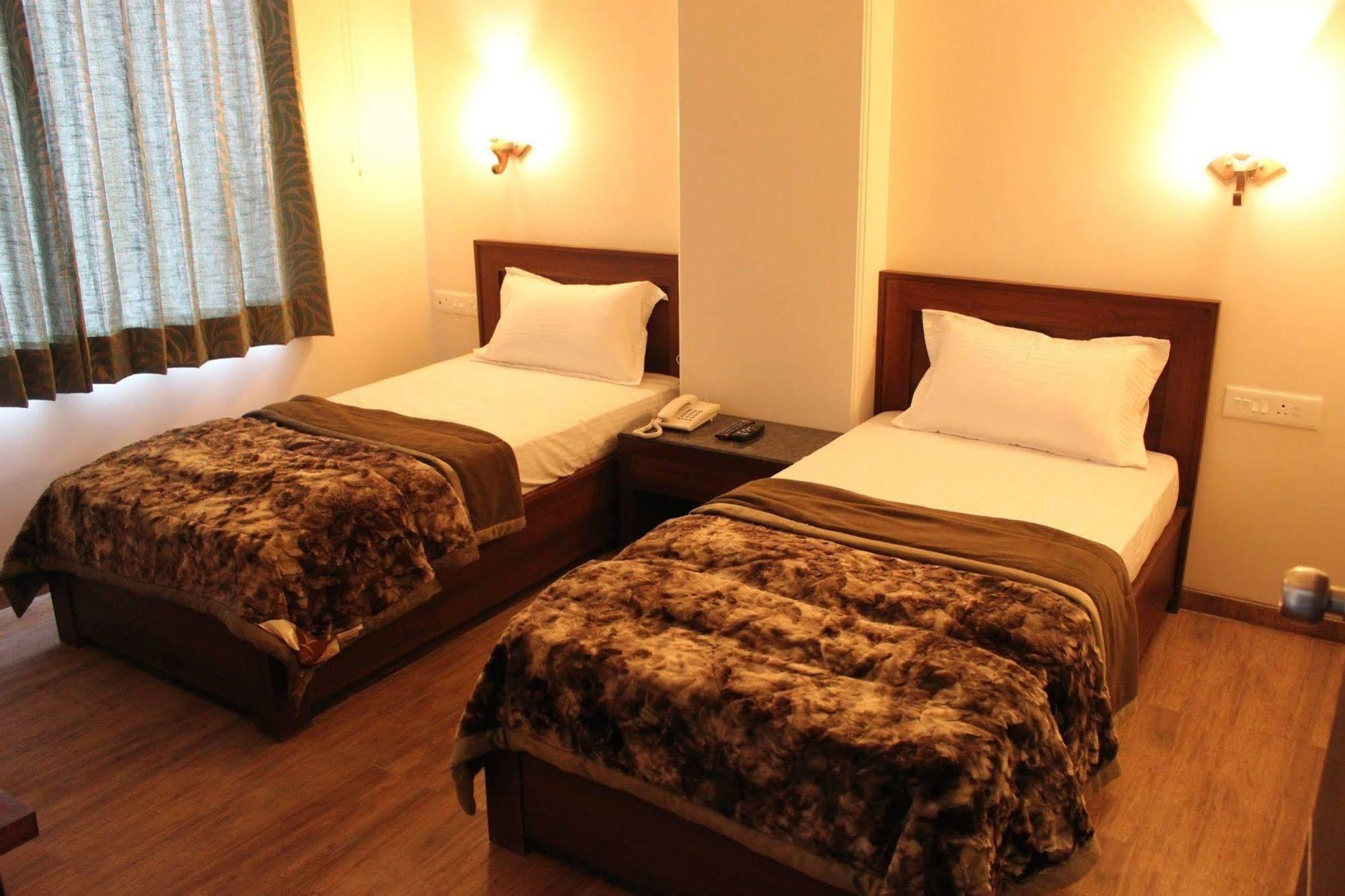 Hotel Sunday Inn Jaipur Exteriör bild